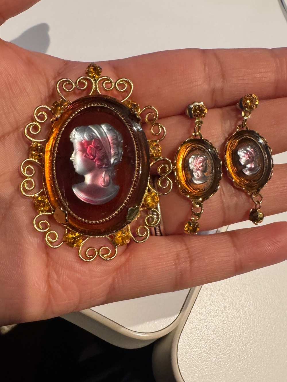 JULIANA (DeLizza & Elster) / Celebrity NY Vintage Cameo Jewelry Set